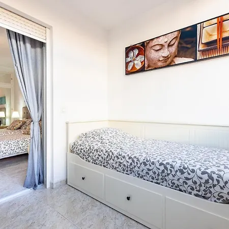 Maritimo - First Line Apartment